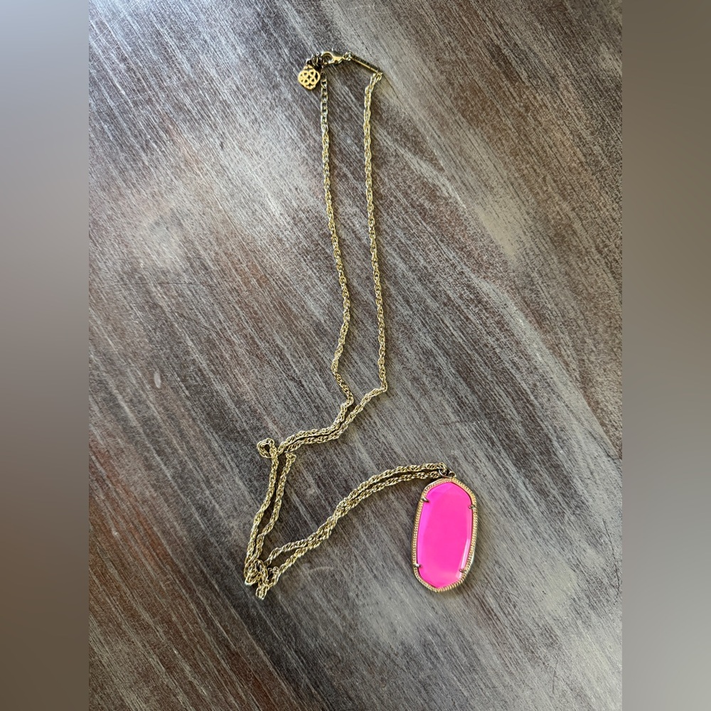 Kendra Scott Rae with hot pink stone